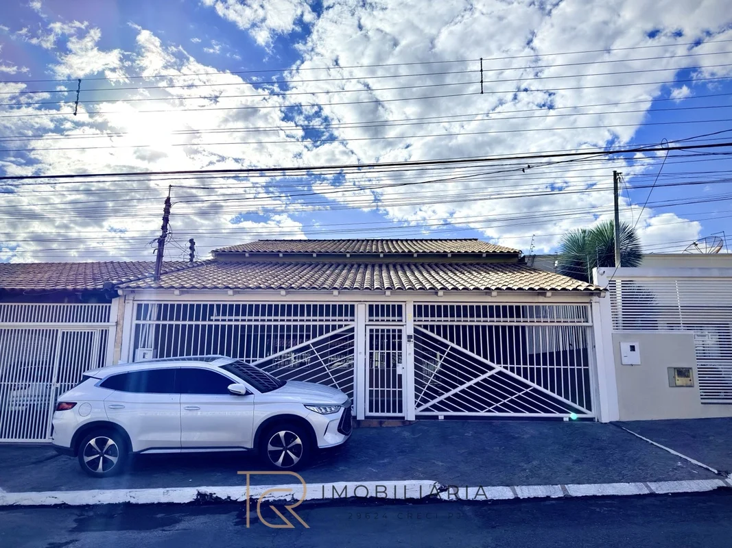 TRG Imobiliária ALUGA !Excelente casa na QSB 06, Taguatinga Sul (DF).O imóvel po...