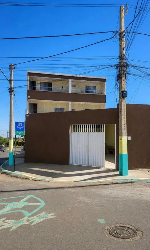 **OPORTUNIDADE EM SAMAMBAIA NORTE!** **CASA DE ESQUINA COM 3 PAVIMENTOS | 5 QUAR...