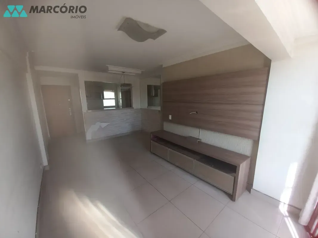 Este apartamento no residencial Serra Dourada consta com uma lida vista para reg...