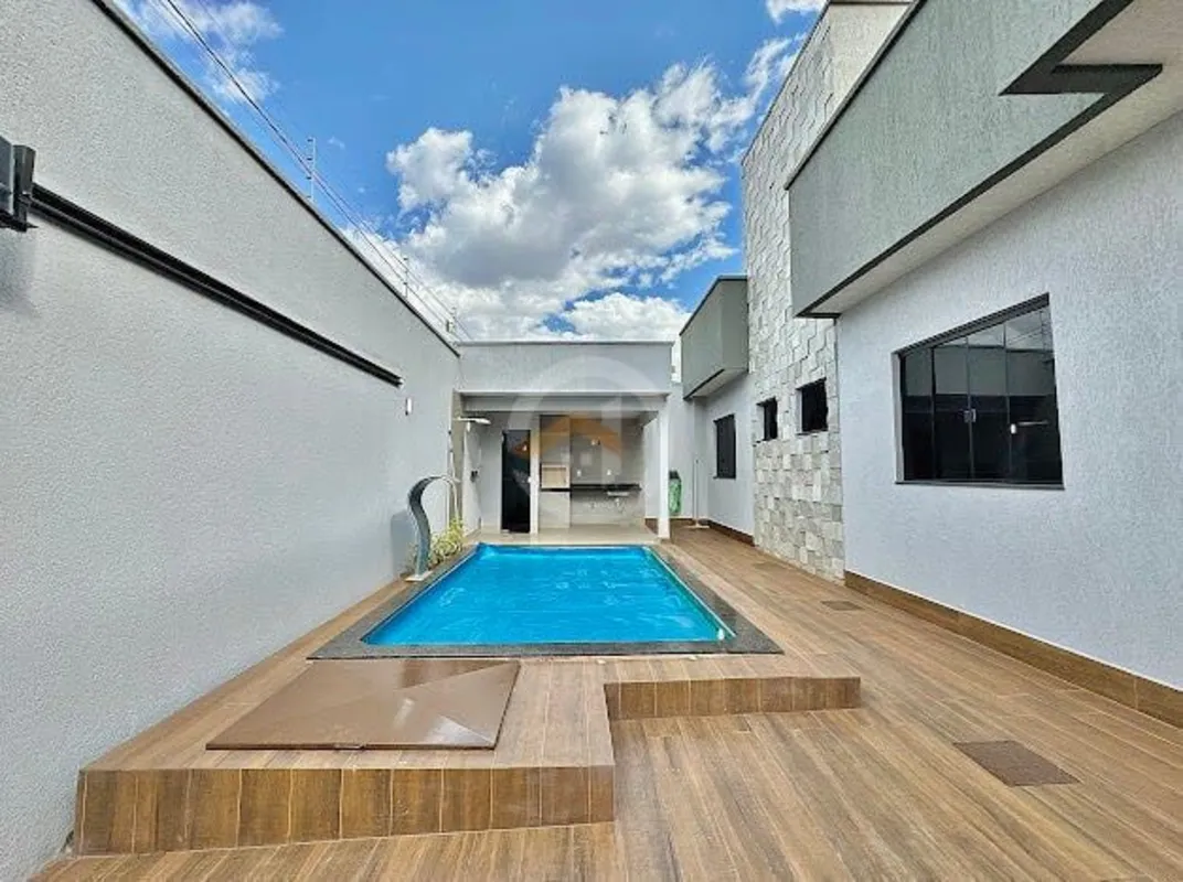 CASA ALTO PADRÃO SETOR FAIÇALVILLE 270 Metros de terreno 163 Construção 3 Suítes...