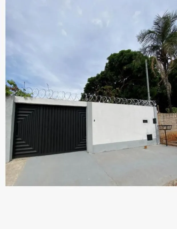 CASA CO 3 QUARTOS E UMA SUITE , JARDIM DE INVERNO, GARAGEM PARA 3 CARROS , PORTÃ...