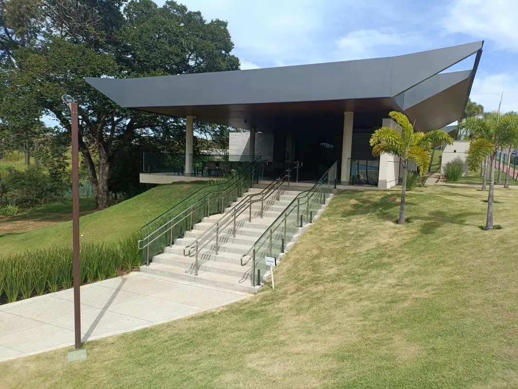 Lote de 212,68 m², localizado em um dos condomínios que mais se destacam pela qu...
