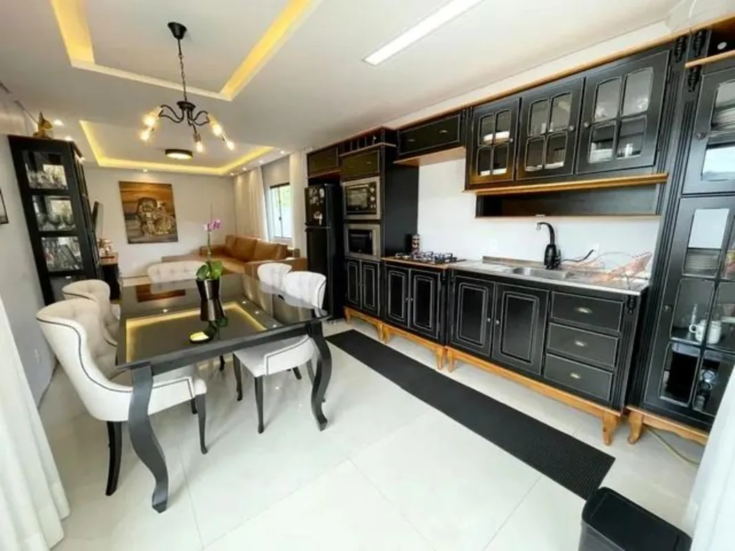 Casa térrea com 2 dormitorios sendo 1 suite e amplo terreno de 434 m2Descrição d...