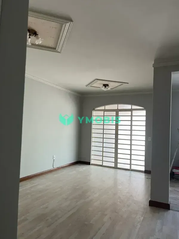 Linda Casa Reformada de 200m² com 4 Quartos e 3 Vagas em Riacho Fundo IExcelente...