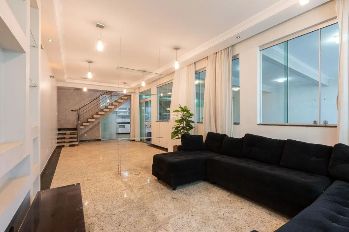 Casa com 4 quartos, sendo 1 suíte, à venda ou locação, na Granja do Torto 16, La...