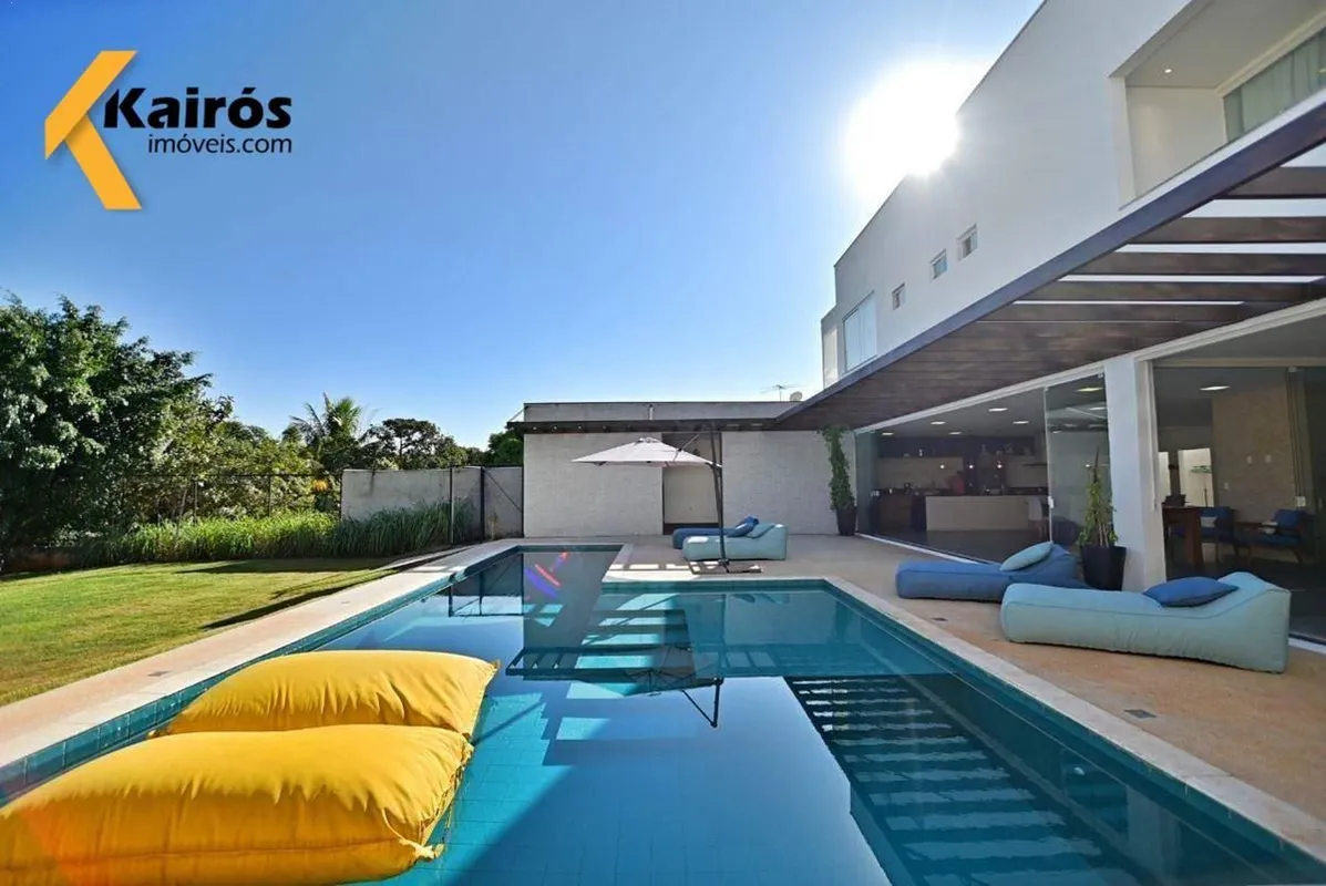 Residência sofisticada, com acabamento primoroso e 5 suítes, totalizando 620 m² ...