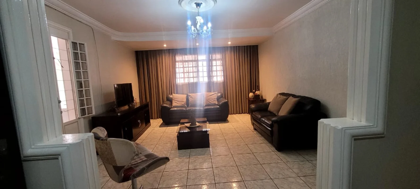 CASA TÉRREA À VENDA | 3 QUARTOS, SALA COMERCIAL E UNIDADE ANEXACasa térrea com a...