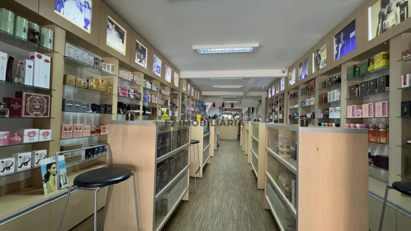 CASA COMERCIAL.Um excelente imóvel a poucos metros do Goiânia Shopping, e do par...