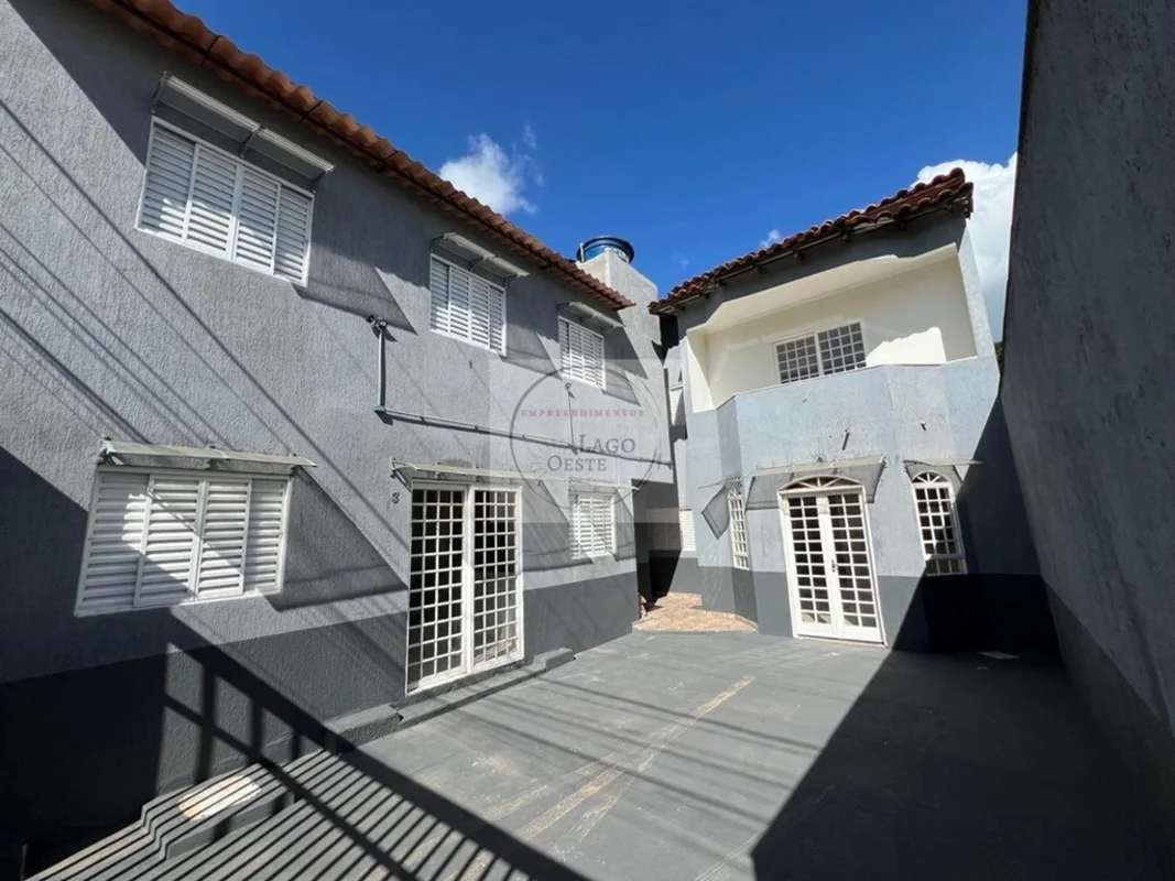  Alugamos Apartamento bem localizada na AR 3 Apartamento térreo composta de: 2 Q...