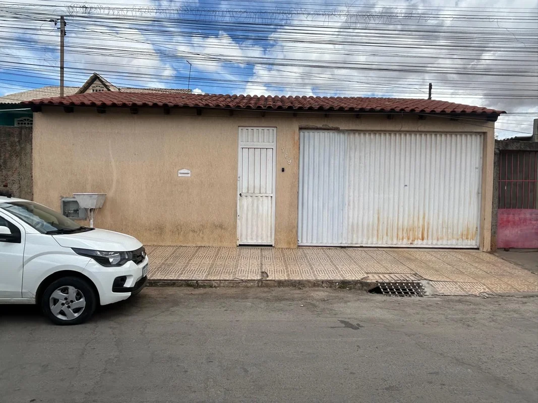 Casa a venda na QNN 7 Conjunto EDispõe de 3 quartos, sendo uma suíte, banheiro s...