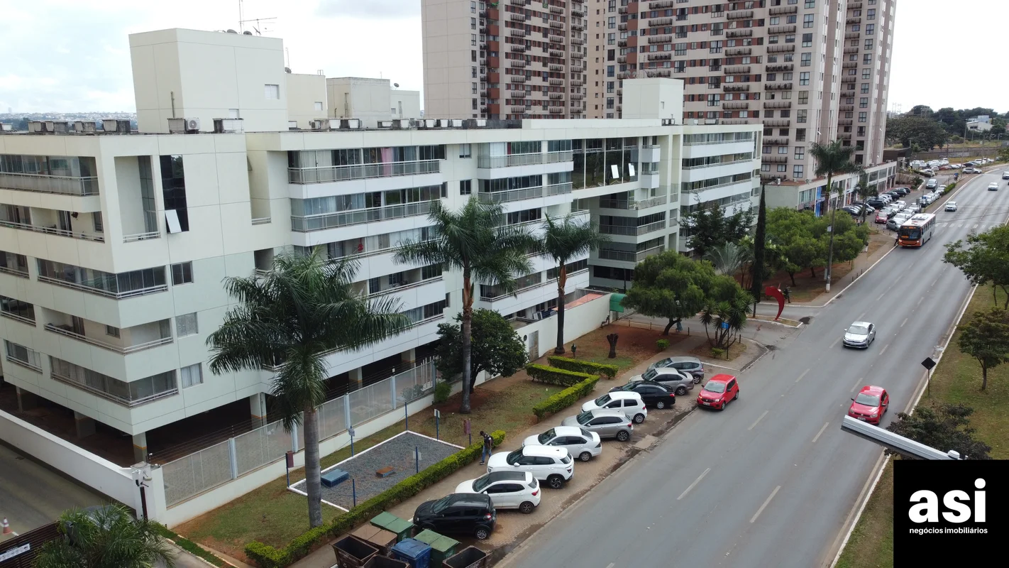 Excelente oportunidade no coração do Guara II! Este apartamento reformado, com 2...