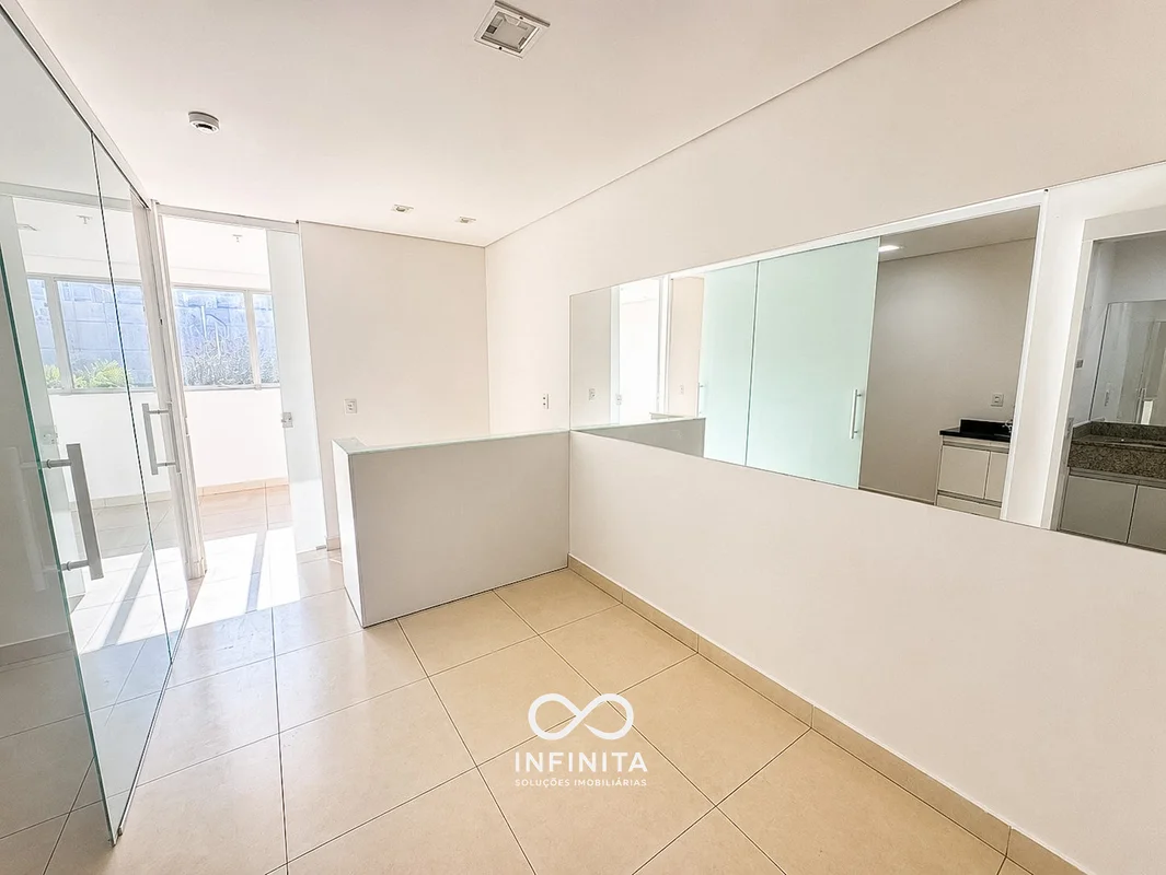 Consultório reformado e pronto para utilização, sendo: - Recepção;- Sala de exam...