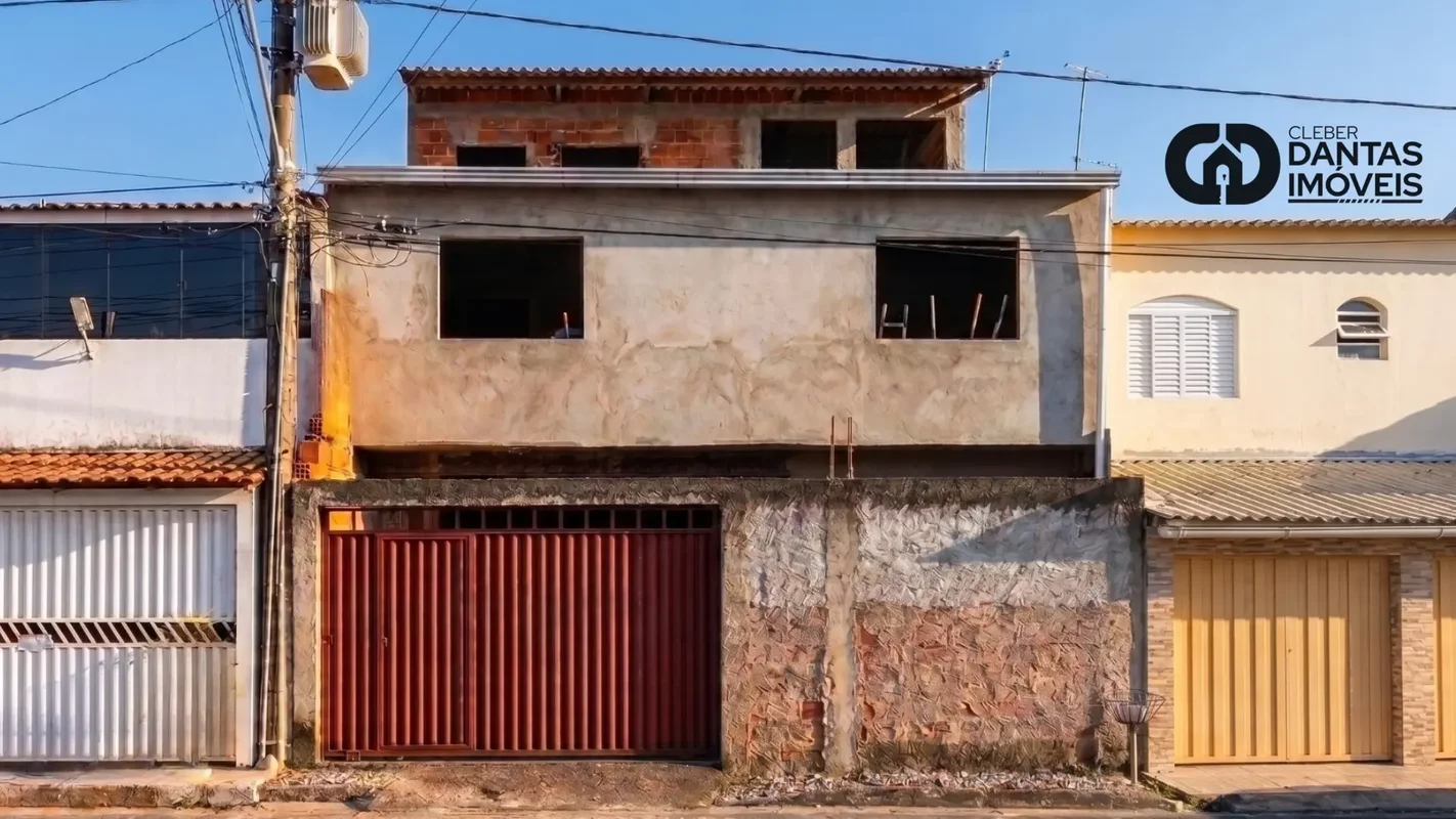 OPORTUNIDADE PARA INVESTIR / 1 CASA + 3 APARTAMENTOS NA QE 46Excelente prédio re...