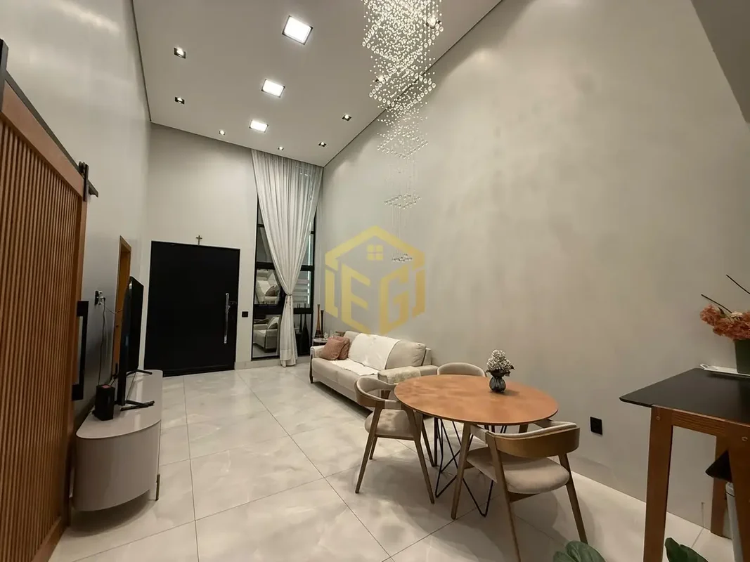 ? Uma casa glamourosa, cheia de charme e pronta para morar! ?Imagine viver em um...