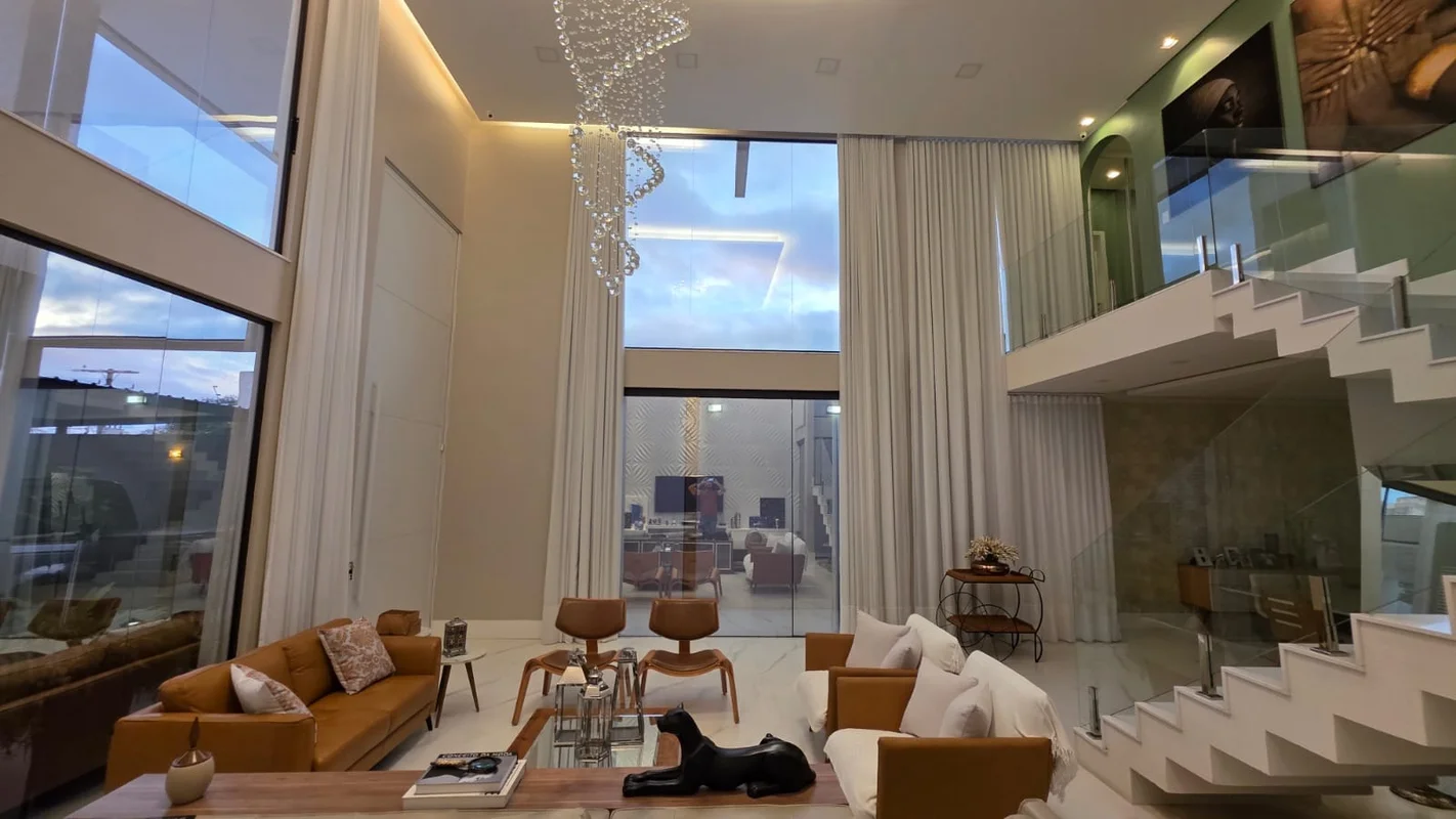 Excelente casa de 4 suítes e padrão moderno!!* Localização: QNB 10 - Taguatinga ...