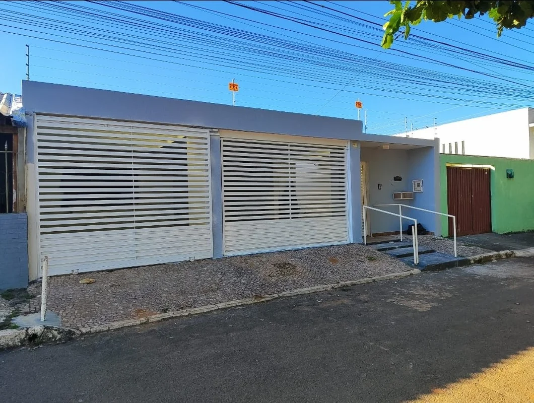 MECTA VENDE - excelente casa!* Casa de Alto Padrão – * Terreno de 275 m²* Aproxi...