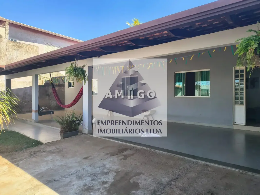 Casa localizada no Condomínio Novo Horizonte: Lote vazado com duas casas constru...