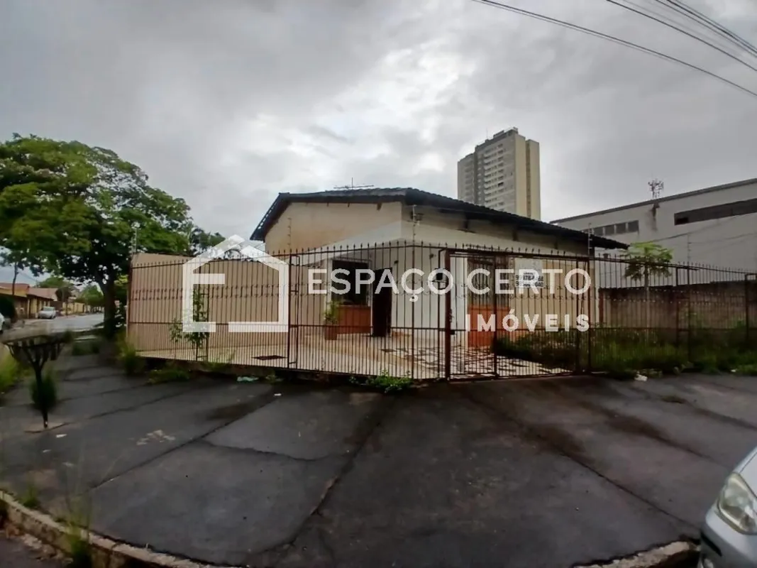 Excelente casa de esquina à venda na Vila Lucy, 03 quartos, sala ampla, copa, ba...