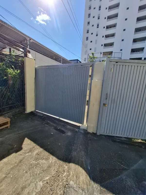 ALUGA-SE BARRACÃO/CASAExcelente imóvel para locação, ideal para quem busca confo...