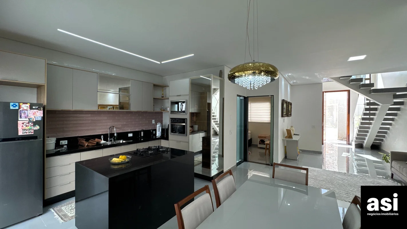 Descubra sua nova casa no QE 52 Conjunto G, Guara II, Brasília! Este sobrado de ...