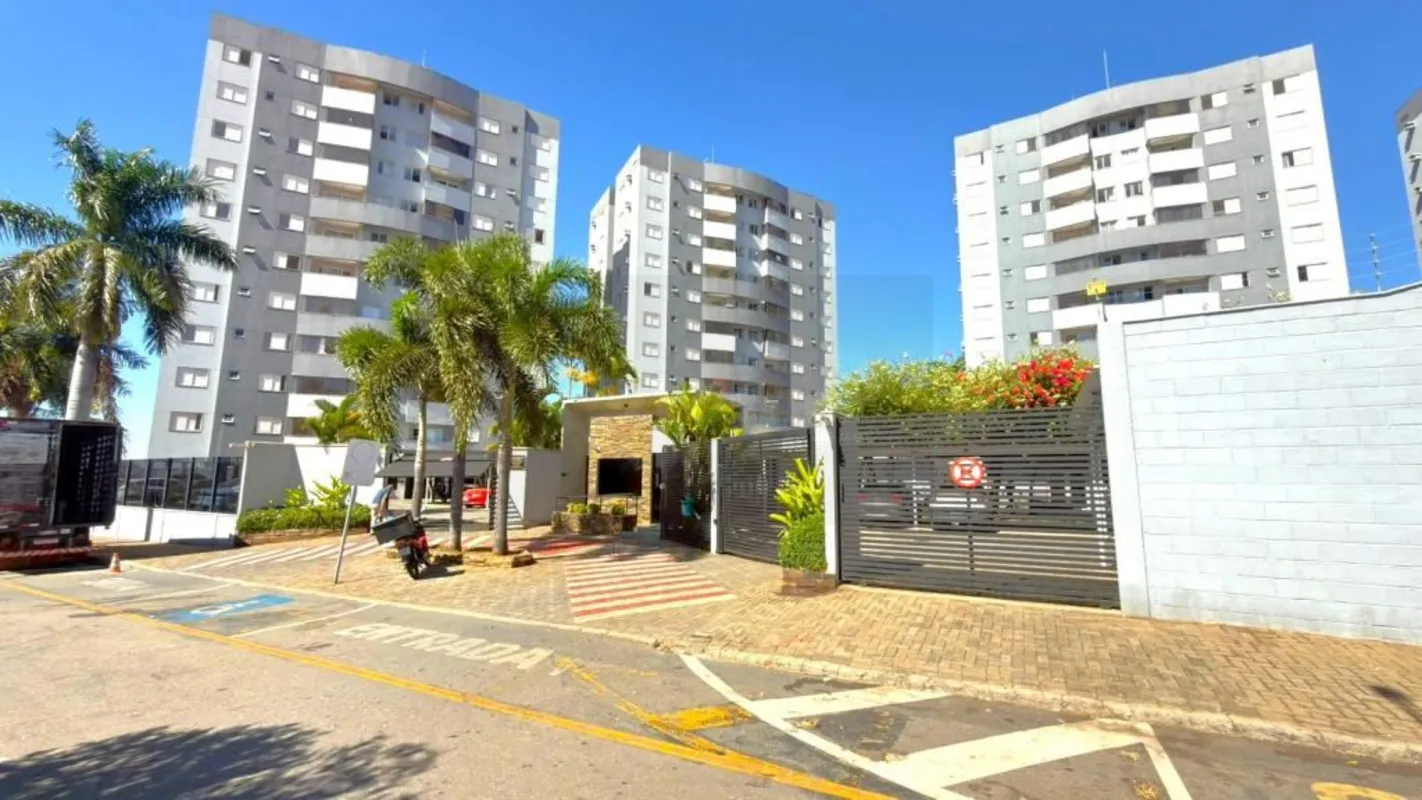 03 quartos sendo 1 suite, sala para 2 ambientes com sacada, banheiro social, coz...