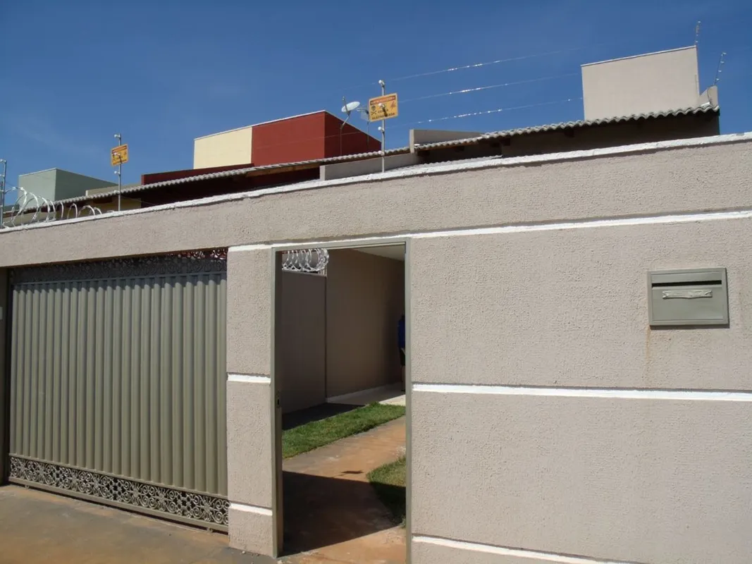 Casa 3 Quartos (1 Suíte) – Bairro Cardoso | Aparecida de GoiâniaExcelente casa c...