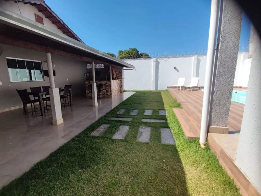 Descubra o conforto e a tranquilidade de viver em uma casa espaÃ§osa e completa ...