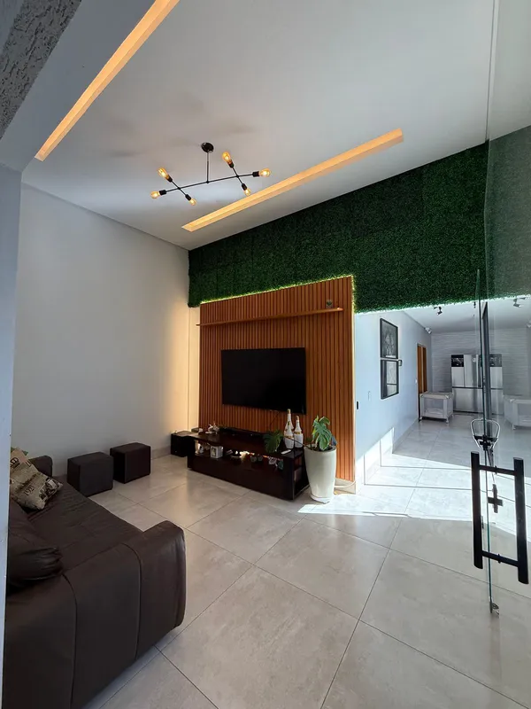 Linda casa no Parque Anhanguera, com 3 suítes plenas, lavabo, sala com pé direit...