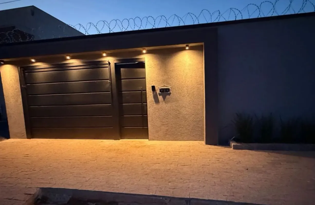 Área do lote: 360 m²Área construída: 180 m²3 quartos Sendo 1 suíte master com pi...