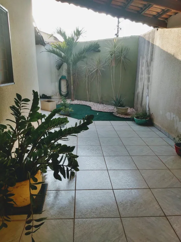 Casa em um lote somente3 quartos1 SuíteBanheiro SocialLavaboGaragem para dois ca...