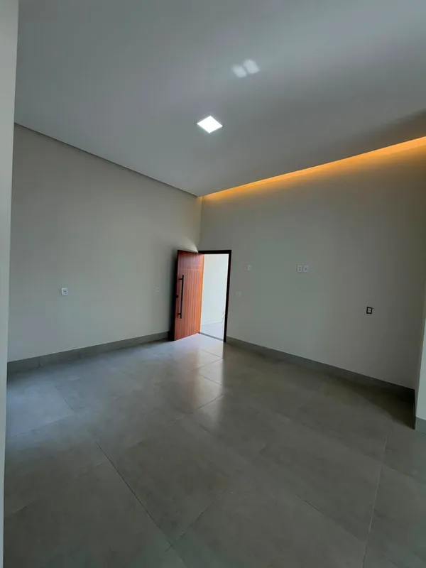 Casa Moderna com Piscina à Venda no Bairro das Indústrias – Senador CanedoDesign...