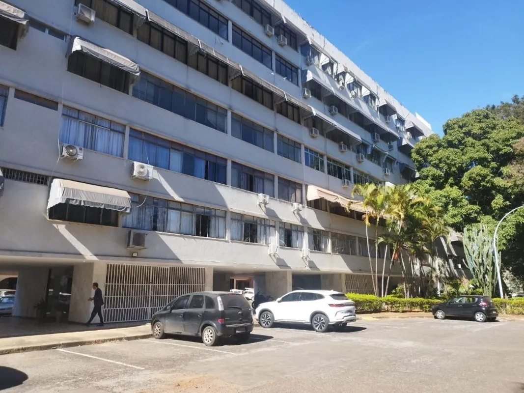 Este apartamento nascente, localizado no 5º andar, é ideal para quem busca confo...