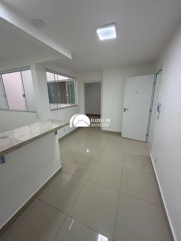 Elizeu DF Imobiliária aluga ótimo Apartamento na QE 38 : Composto por: - Sala - ...