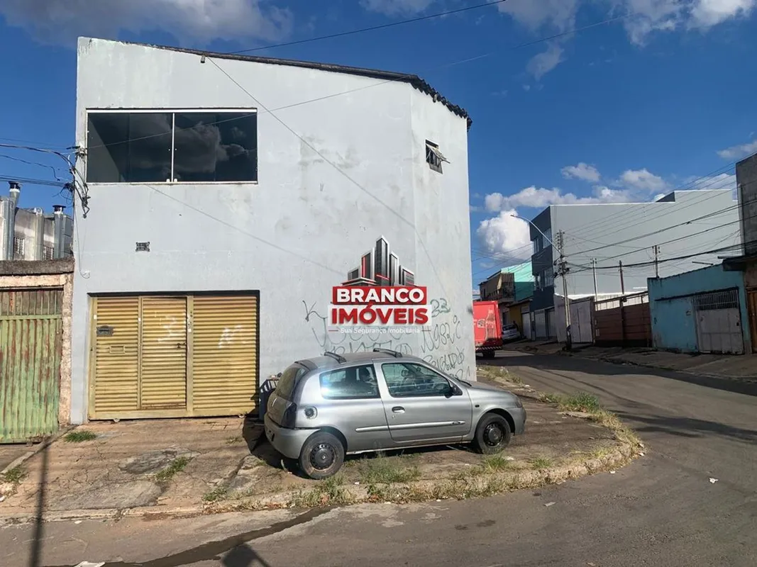 BRANCO IMÓVEIS VENDE - PRÉDIO INTEIRO COM 4 KITS E 1 APARTAMENTO:DESCRIÇÃO DO IM...