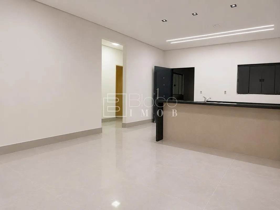VENDOCasa com 3 quartos, sendo 1 suíte na Quadra 404 do Recanto das EmasCasa com...