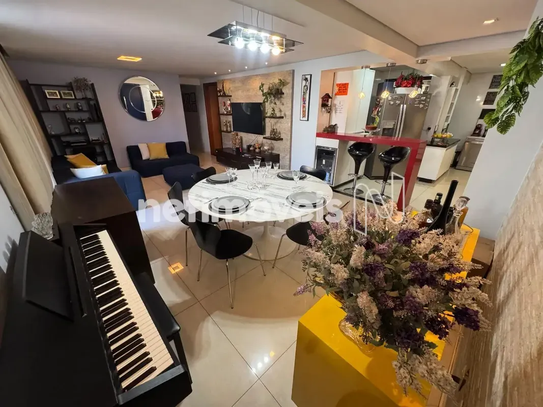 Apartamento totalmente reformado na 408 Norte, com 136 m² de área privativa e ex...