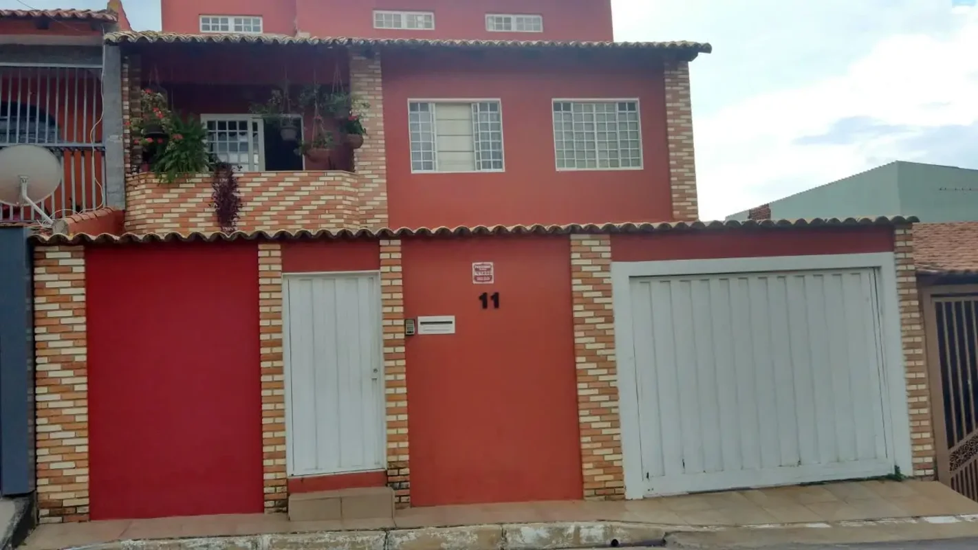 JDM IMOBILIÁRIA VENDEExcelente casa, localizada na QRO-A, Candangolândia/DF. Sob...