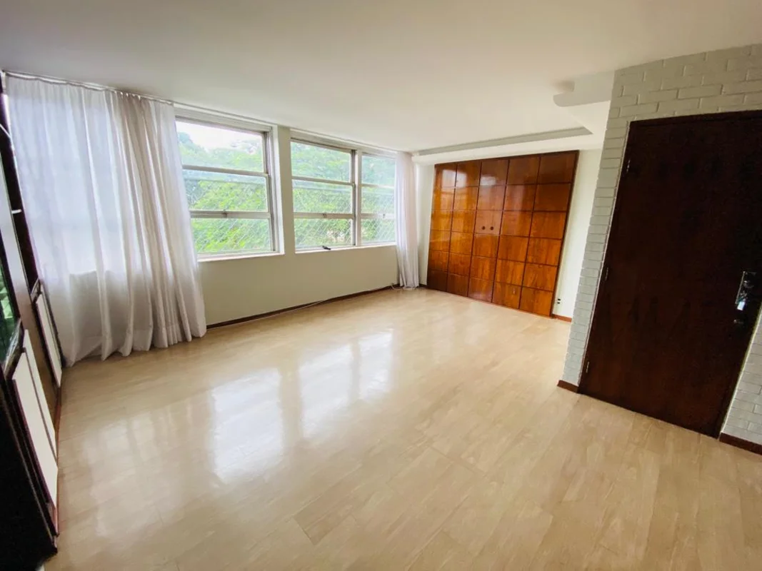 Excelente apartamento localizado em uma das melhores quadras da Asa Sul!O aparta...