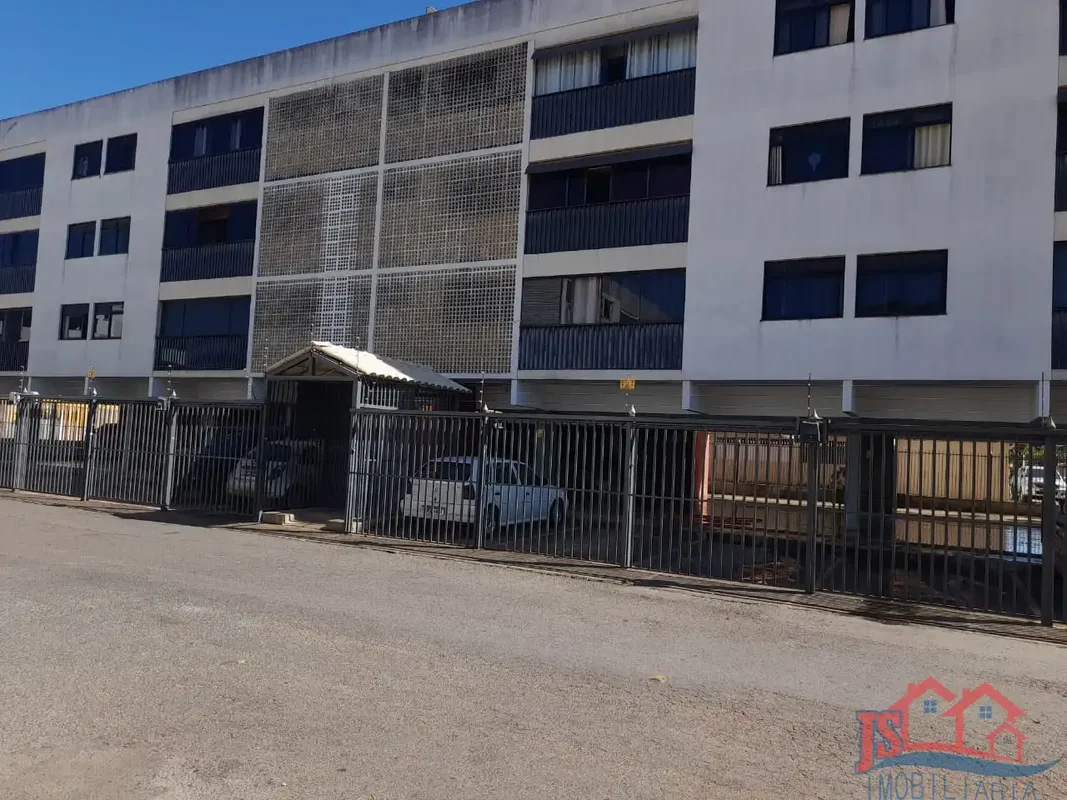 Apartamento com uma ótima localização e facilidades ao alcance. Com 01 vaga na g...