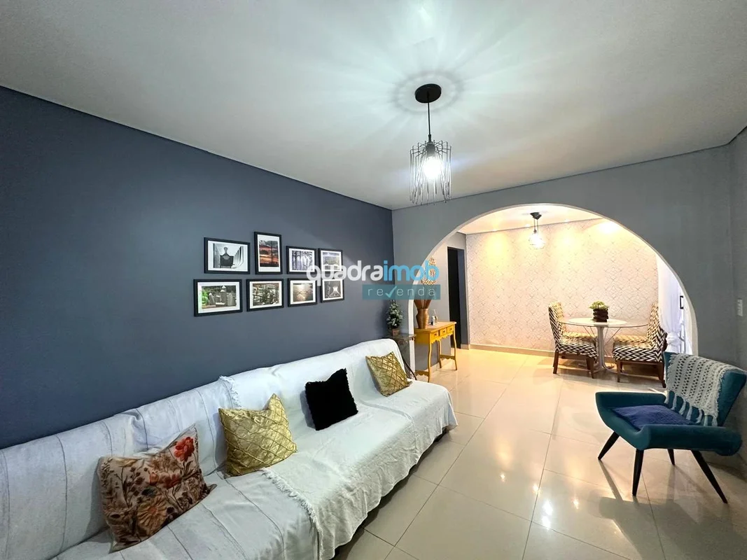 ÓTIMA CASA NO GUARÁ I, COM SALA AMPLA PARA 2 AMBIENTES, 4 QUARTOS, CORREDOR LATE...
