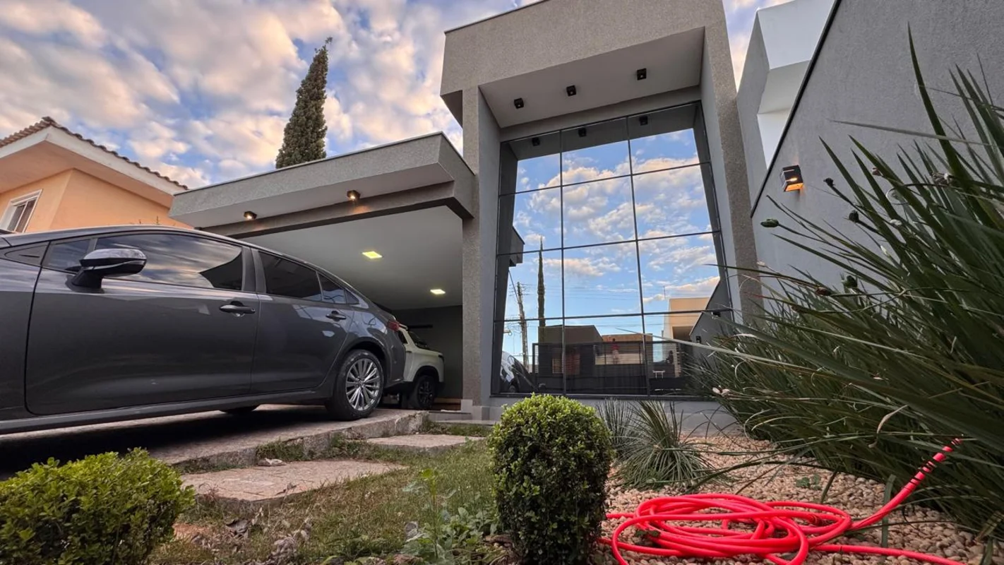 Casa de Alto Padrão à Venda – Rua 8, Vicente Pires?? Valor: R$ 1.590.000,00? Car...