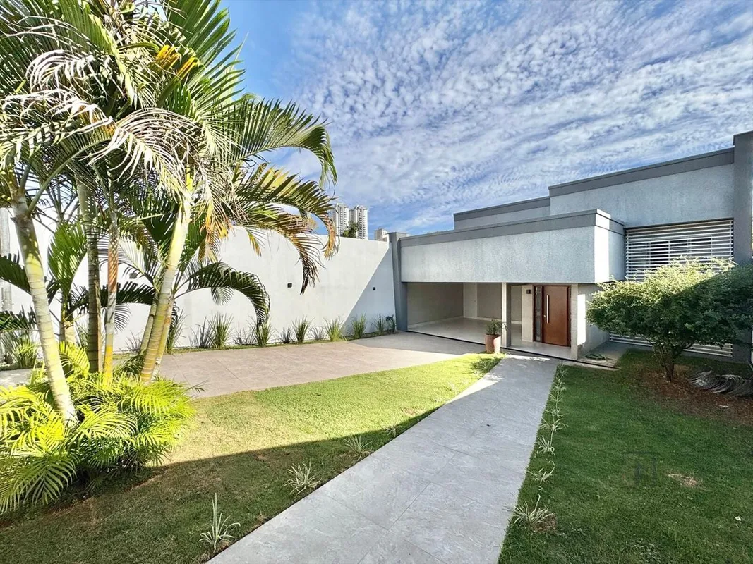 Ampla casa com 3 quartos e piscina Bairro Jardim GoiásImóvel está situado em um ...