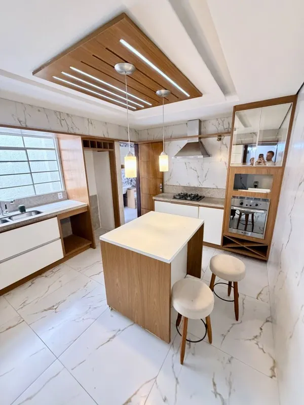 CASA DE 4 QUARTOS COM PISCINA E ÁREA GOURMET NA QE 3 – GUARÁ IMore em uma das qu...