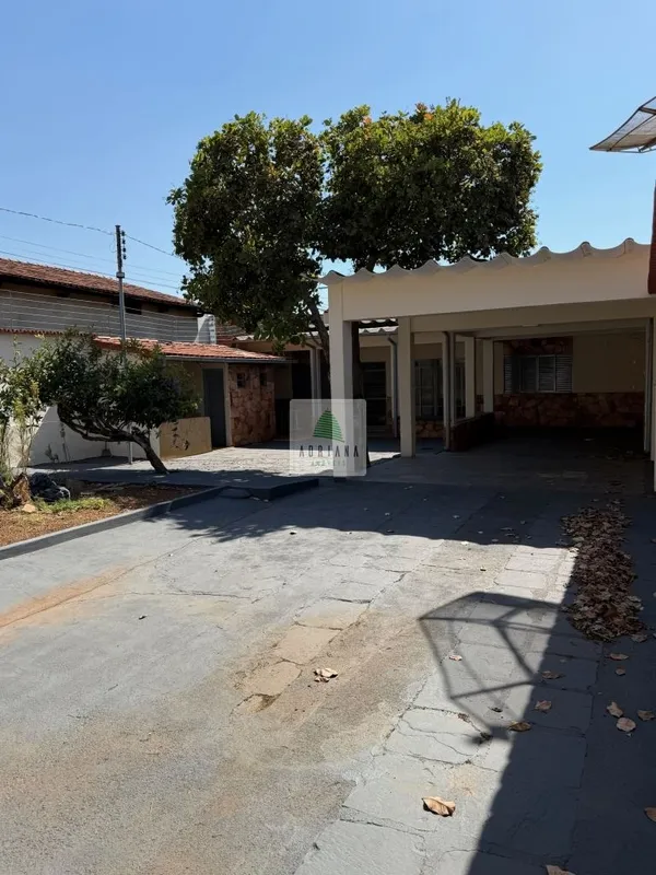 casa com vocação comercial frente para Avenida Presidente Kennedy, 4 quartos sen...