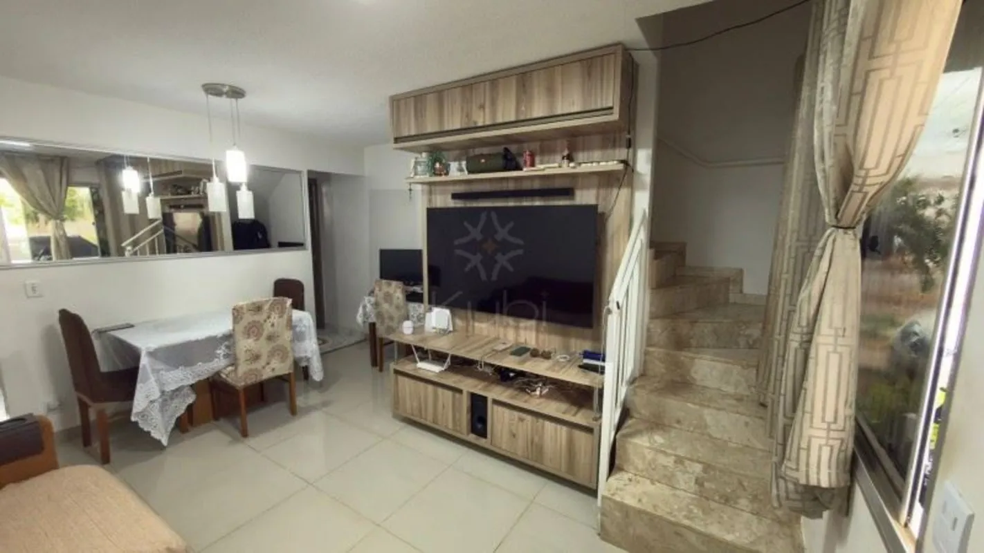 CASA À VENDA ? TERRENO AMPLO | REFORMADA | GARAGEM COBERTAExcelente oportunidade...