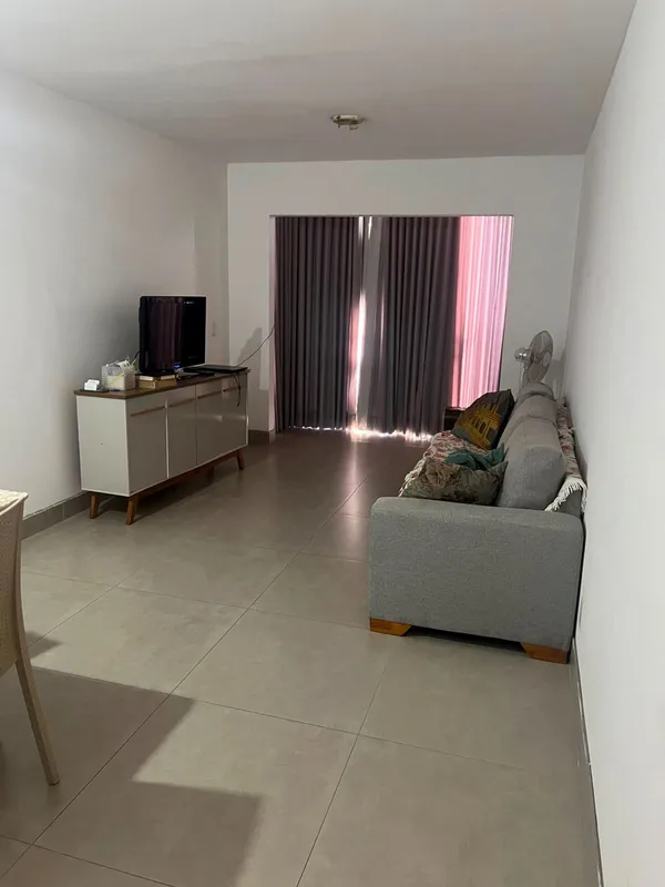Apartamento localizado no 8º andar (poente), totalmente reformado em 2024, com a...