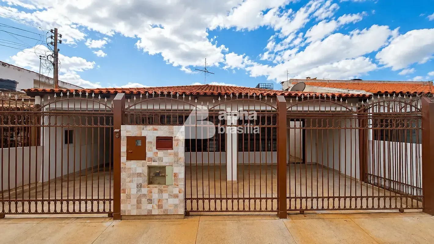 Casa térrea ideal para quem busca conforto, praticidade com espaços bem aproveit...