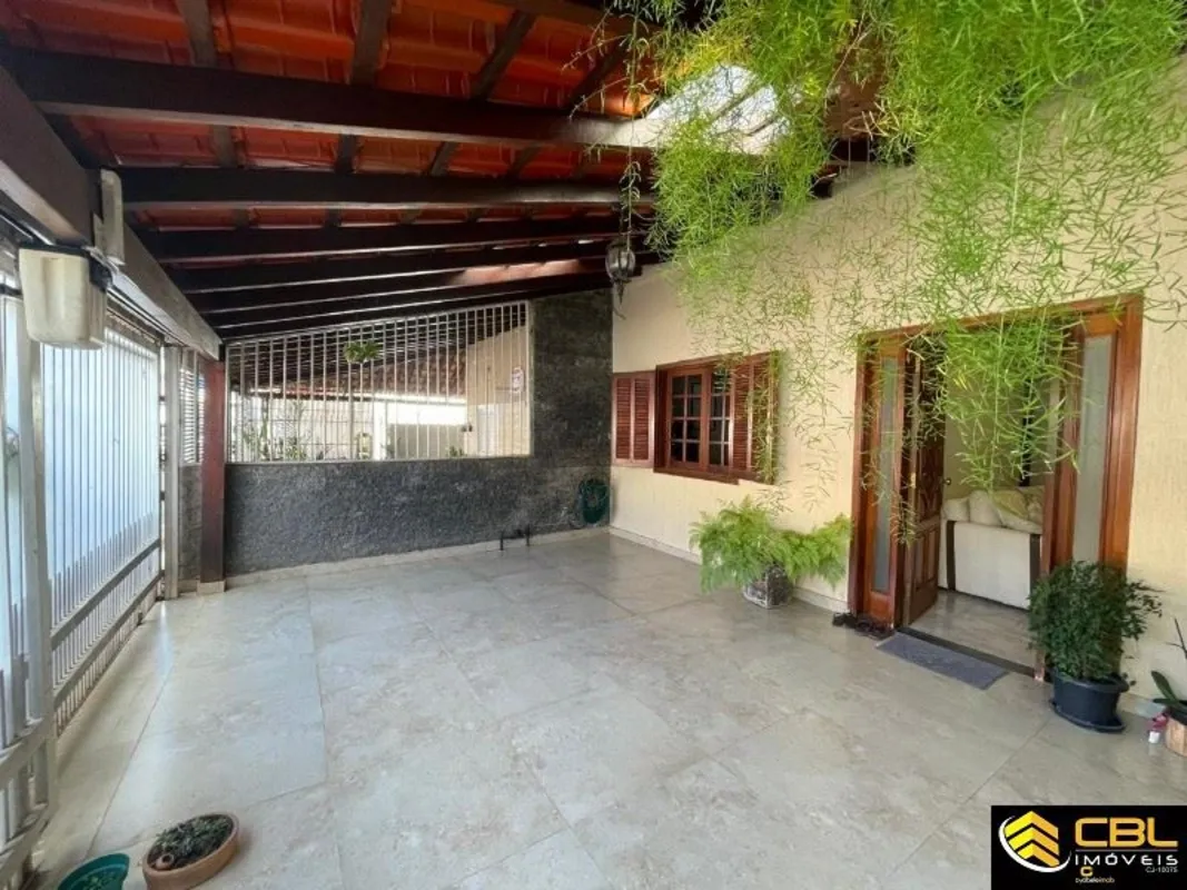 CBL IMÓVEIS VENDE: Maravilhosa casa! Se você procura conforto, espaço e comodida...