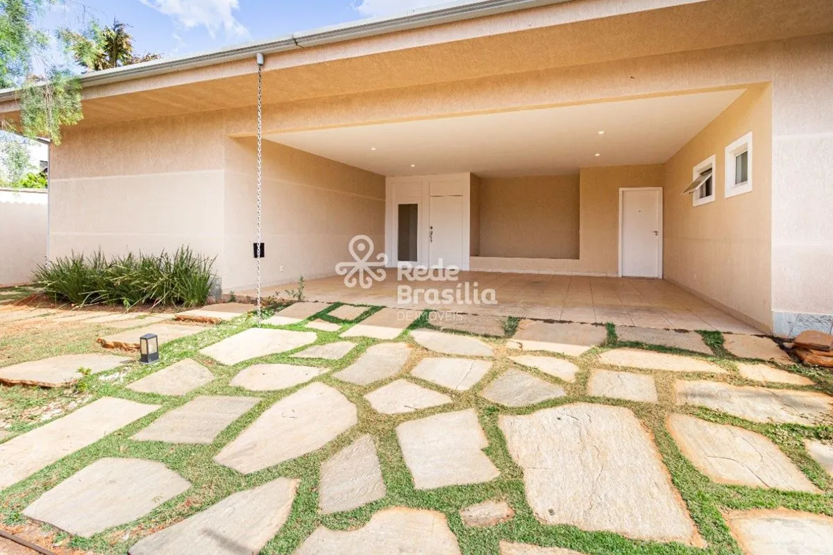 Quadra 02 - Casa com 3 suítes e área de lazer no Cond. Solar de Brasília II - Ja...