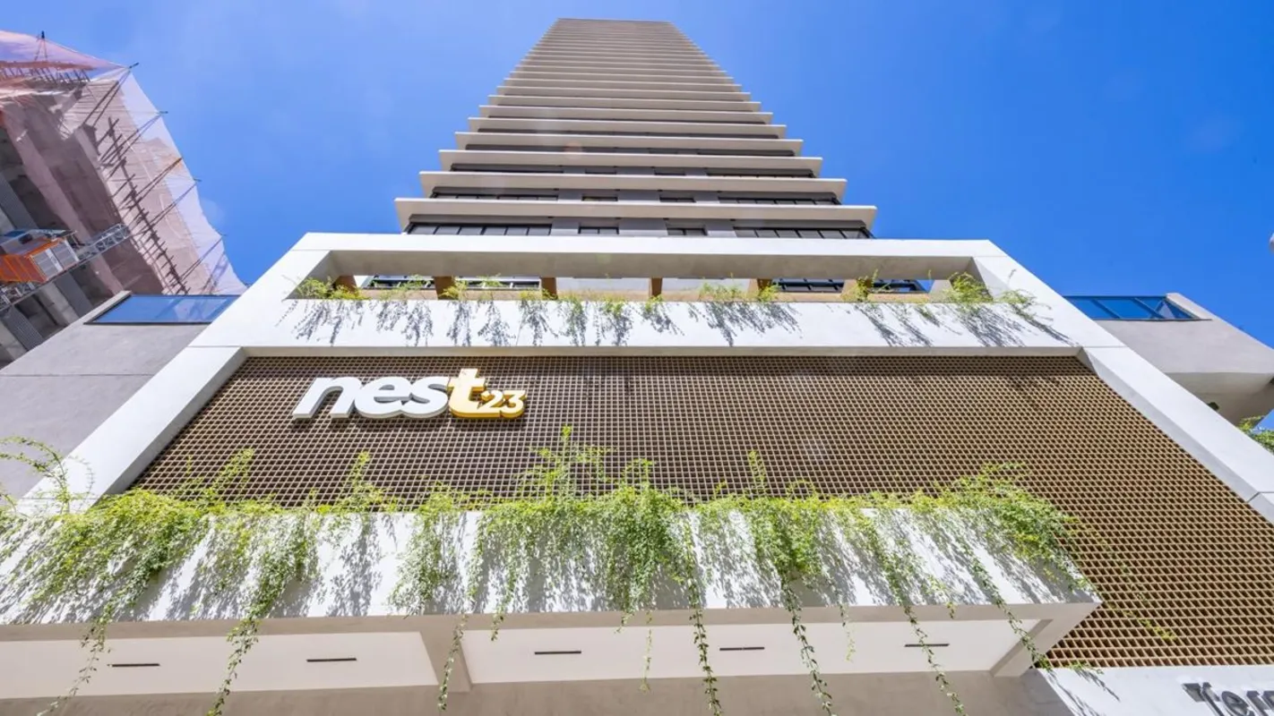 Este apartamento à venda no Nest 23 tem 120 m² com 3 suítes, 4 banheiros, 2 vaga...